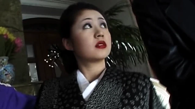 Kimono-Wearing Geisha Takes On Double Dildo-Fucking From Two Men