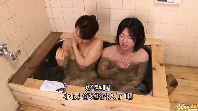 Sizzling Reiko Makihara Gets Steamy Bath Time Action