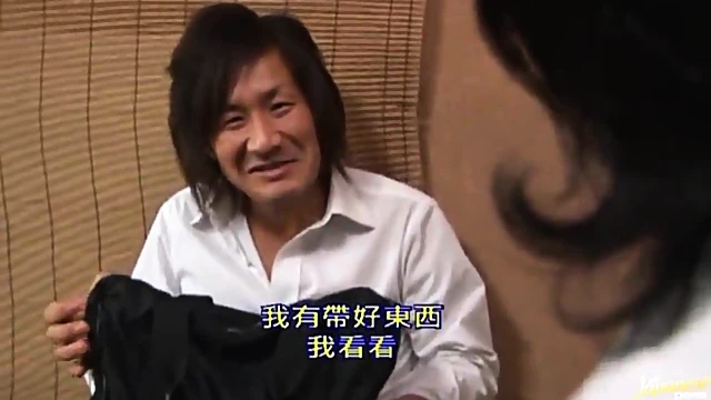 Sizzling Reiko Makihara Gets Steamy Bath Time Action