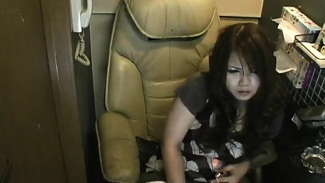 Passionate Asian Girl Masters Herself Live In Video Rooms For You To Watch