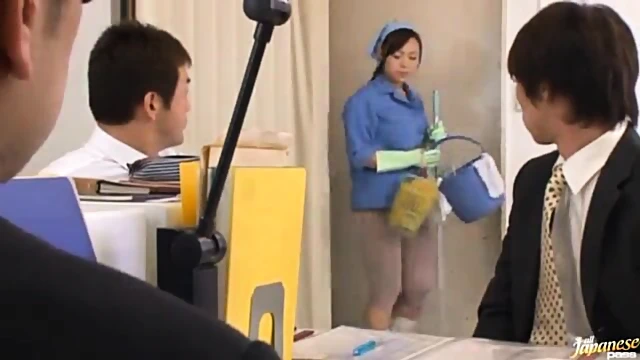 Reiko Nakamori Skillfully Cleans Cock With Mouth For Raw Pleasure