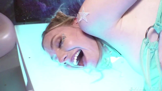 Rebel Rhyder Kneels Down, Shows Her Hot Ass for Rough Anal Fuck