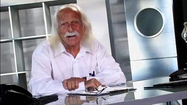 Intelligent Brunette With Long Hair Admires Pussy Before Rough Deepthroat Thrills