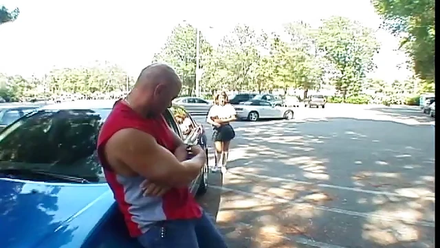 Sexy Shaved Cowgirl Gets Fingered Before Hot Missionary Bang