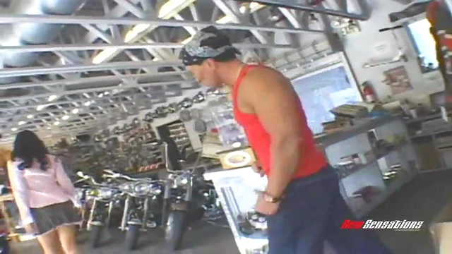 Brunette Admin Gives Epic Blowjob Before Rough Hardcore Slamming Up Close