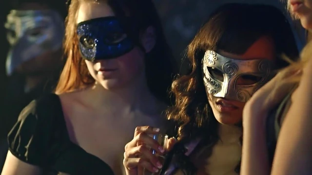 Slutty Amateur Goes Wild in Rough MMF Threesome Adventure