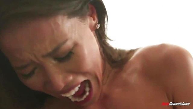 Asian Girl Gets Unforgettable Hardcore Dicking Treatment Experience