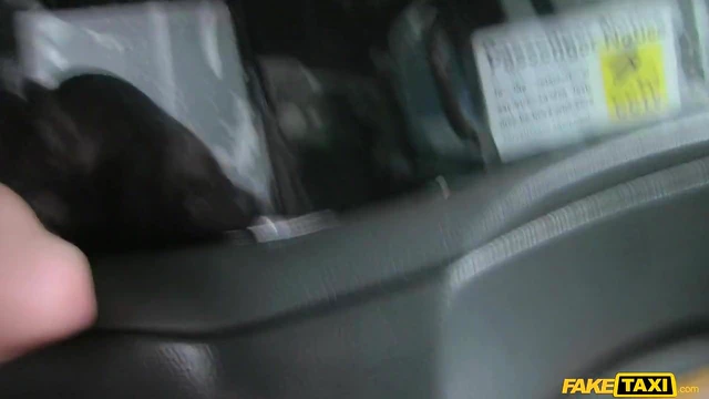 Desperate Roxy Mae Offers Ass Ride To Taxi Driver For Free Fare Hack