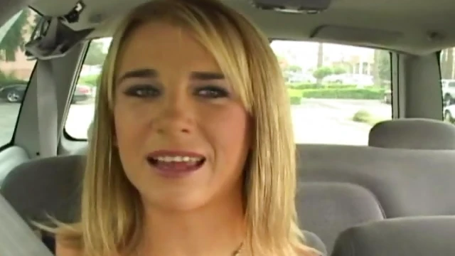 Hot Girl Takes Two Guys Home For A Steamy Threesome Ride夜晚激情四射