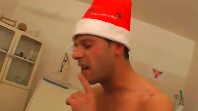 Wild Chick Gets Her Pussy Fisted by a Kinky Guy for Extreme Action