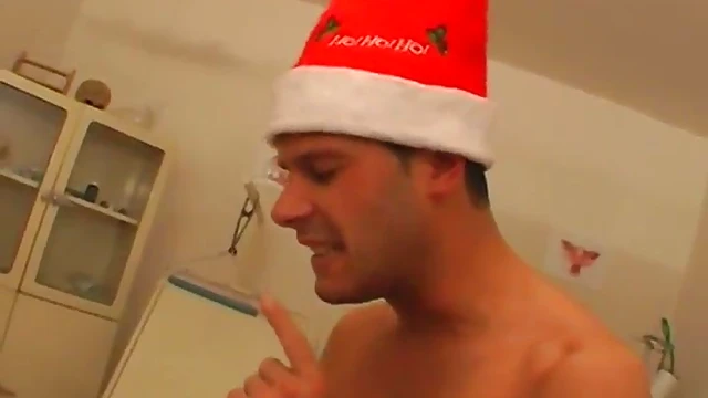 Wild Chick Gets Her Pussy Fisted by a Kinky Guy for Extreme Action