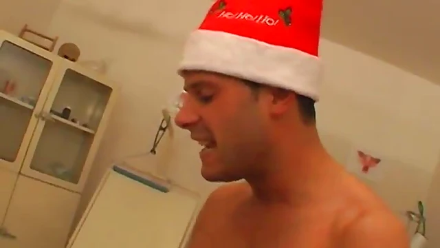 Wild Chick Gets Her Pussy Fisted by a Kinky Guy for Extreme Action