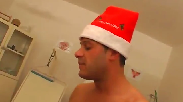 Wild Chick Gets Her Pussy Fisted by a Kinky Guy for Extreme Action