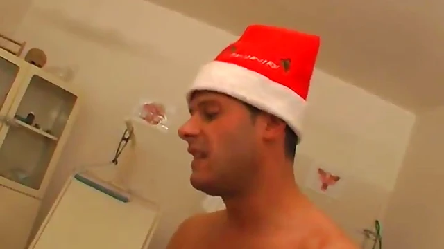 Wild Chick Gets Her Pussy Fisted by a Kinky Guy for Extreme Action