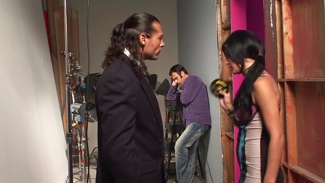 Flexible Natural Tits Brunette Refreshes Massive Cock With Blowjob