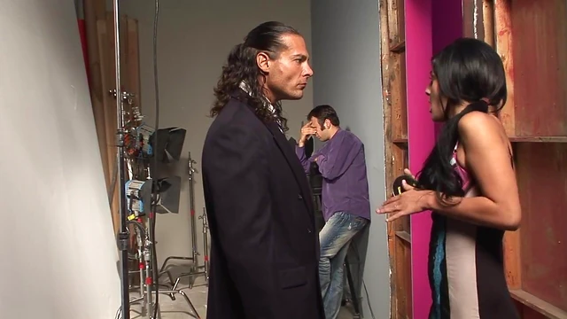 Flexible Natural Tits Brunette Refreshes Massive Cock With Blowjob