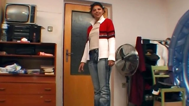 Sultry Luna Teases Him With Jerking & Sucking Until He Explodes In Ecstasy