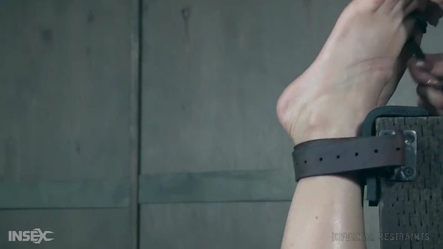 Sultry Blonde Mistress LondonRiver Dominates Slave With Hot Wax Tormenting Pleasure