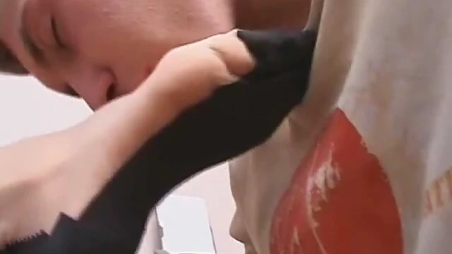 Foot Fetish Babe Enjoys Toe Worship in Steamy Office Scene