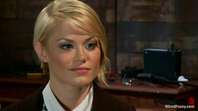 Ash Hollywood’s Wired Pussy Toyed to Ecstasy by Isis Love Expertly