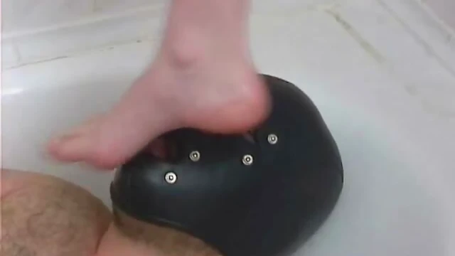 Elen's Pleasure Peak When Slave Licks Her Sweet Vagina Spotlessly