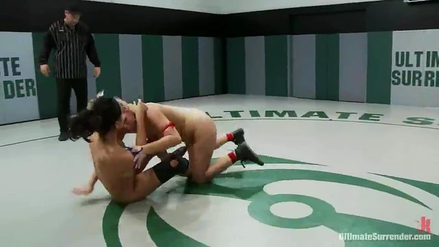 Four Hot Sluts Enjoy Strap-On Sex Orgy On Tatami Mat Together