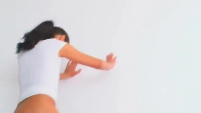 Seductive Foot Fetish Bimbo Dominates Hot Slave, Face Sitting for Ultimate Pleasure