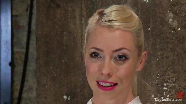 Hot Lorelei Lee Gets Strap-on Fucked & Dominated by Bobbi Starr Lesbians