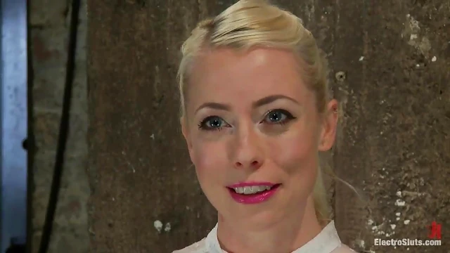 Hot Lorelei Lee Gets Strap-on Fucked & Dominated by Bobbi Starr Lesbians