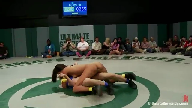 Salacious Lovers Enjoy Passionate Lesbian Games On Soft Tatami Mat