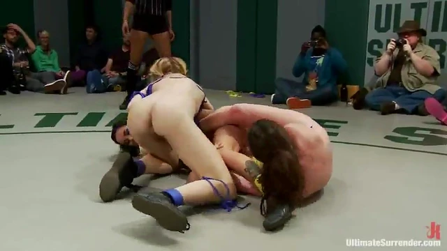 Salacious Lovers Enjoy Passionate Lesbian Games On Soft Tatami Mat