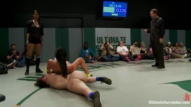 Salacious Lovers Enjoy Passionate Lesbian Games On Soft Tatami Mat