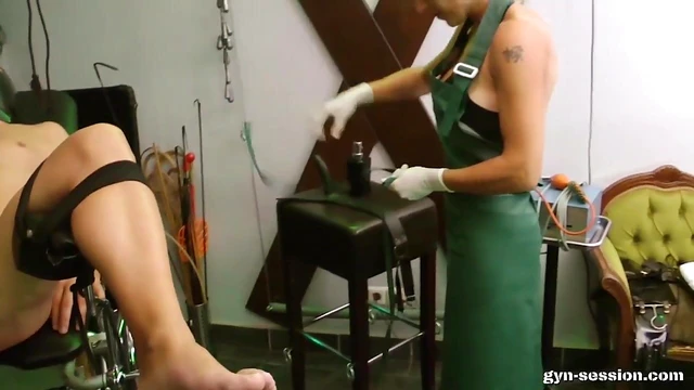 Kinky Baroness Mercedes Enjoys Steamy Sex Games On Chair With Gay Friend