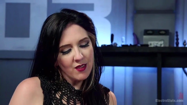 Lesbian Penny Barber Uses Strapon To Pleasure Nerine Mechanique Deeply