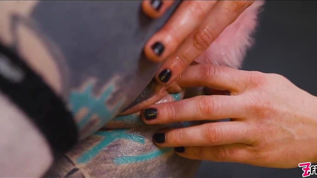 Flora Dominates Anuskatzz: A Steamy Pussy Control Fantasy Encounter