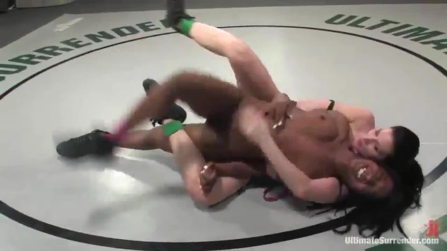 Hot Stacey Licks Sweaty Pussy After Losing to Dominant Ariel