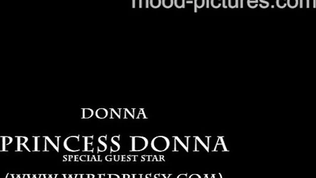 Sexy Sweet Babe Takes Whip Punishment Before Friends Watching Live