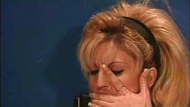 Curvy Model Craves Pussy Licking in Steamy FFM Porn Encounter