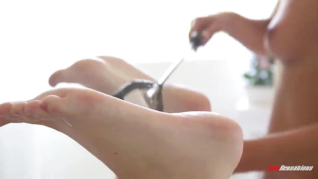 Dominant Mistress in Latex Pleasures Her Submissive SlaveEroticly