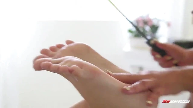 Dominant Mistress in Latex Pleasures Her Submissive SlaveEroticly