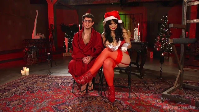 Siouxsie Q's Ultimate Fantasy: Unwrapping Her Handsome Male Slave Gift