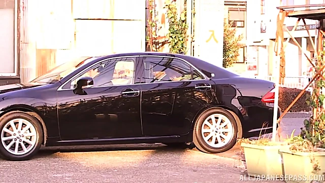 Seductive Japanese Office Lady Tamaki Nakaoka Gives Hot Factory Blowjob