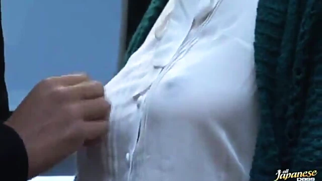 Kaede Niiyama Watches Guys Jerk Off His Cock Until Cumming Hard