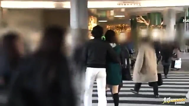 Kaede Niiyama Watches Guys Jerk Off His Cock Until Cumming Hard