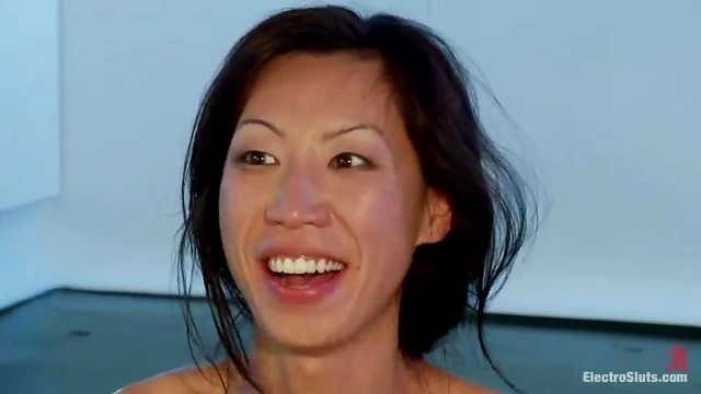 Tia Ling Dominates in Strap-On Double Penetration Lesbians Scene