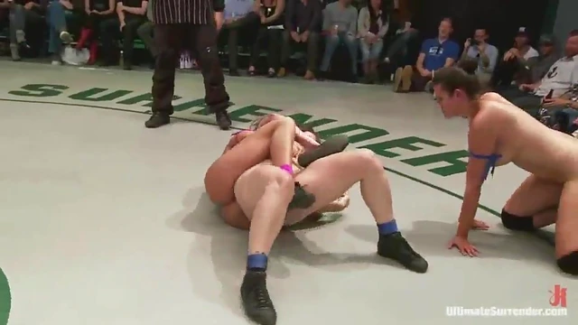 Sizzling Lesbian Games on Tatami After Steamy Bondage Play