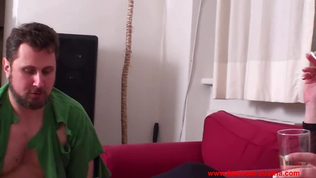 Amateur FemDom Seduces Submissive Guy, Dominates Him Thoroughly