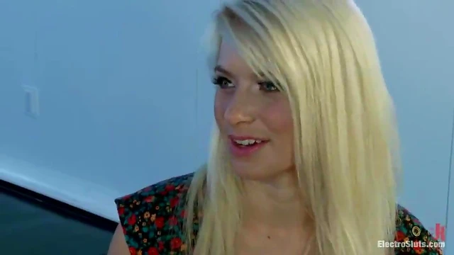 Sultry Sex Goddess Anikka Albrite Plays With Dildo Before Getting Toyed Deeply