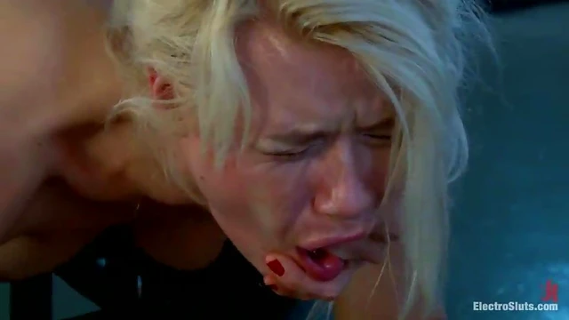 Sultry Sex Goddess Anikka Albrite Plays With Dildo Before Getting Toyed Deeply