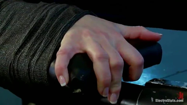 Sultry Sex Goddess Anikka Albrite Plays With Dildo Before Getting Toyed Deeply